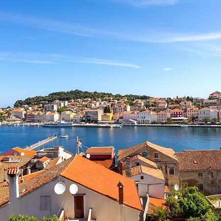 بيت ضيافة Slavica مالي لوشينغْ